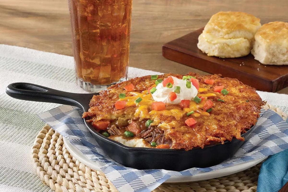 Cracker Barrel's Hashbrown Casserole Shepherd's Pie, featuring seasoned beef and vegetables topped with creamy hashbrown casserole.